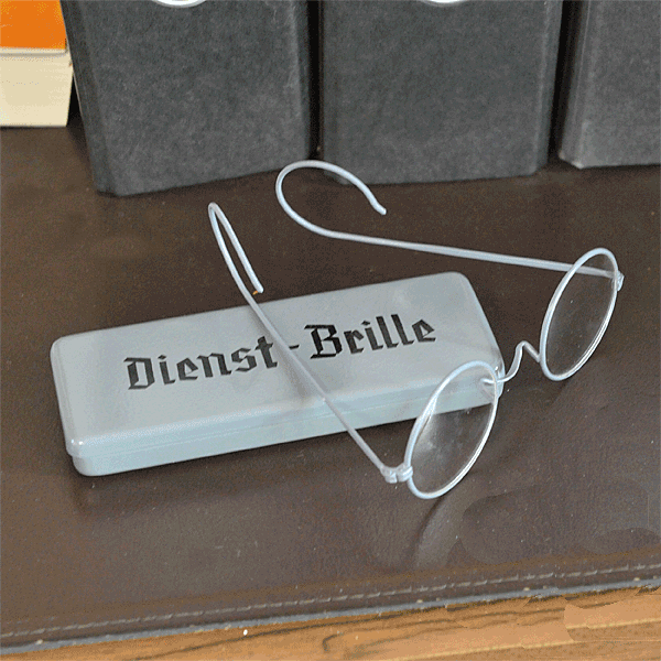 WH Dienstbrille im Behälter, Repro    A